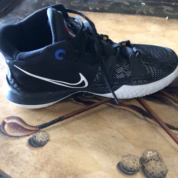 Kyrie basketball shoes 5y - Picture 4 of 6